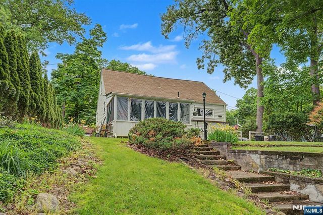 40 Dacotah Avenue, Oakland, NJ 07436