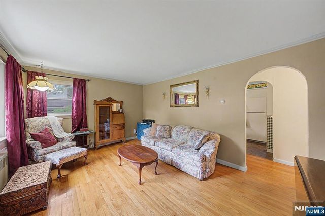 40 Dacotah Avenue, Oakland, NJ 07436