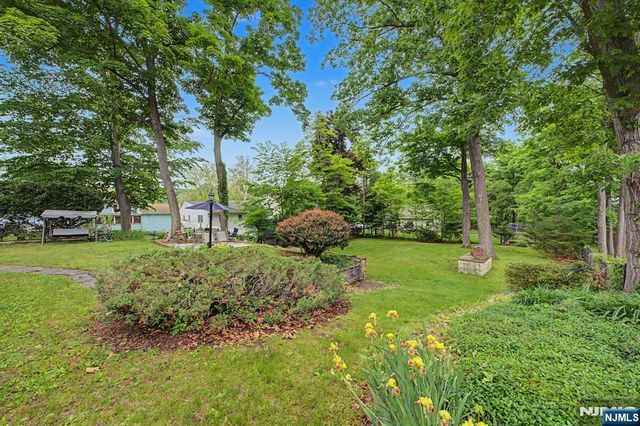 40 Dacotah Avenue, Oakland, NJ 07436