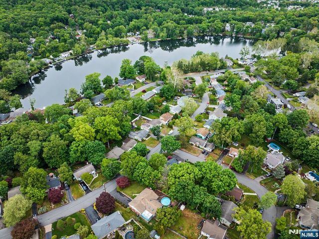 40 Dacotah Avenue, Oakland, NJ 07436