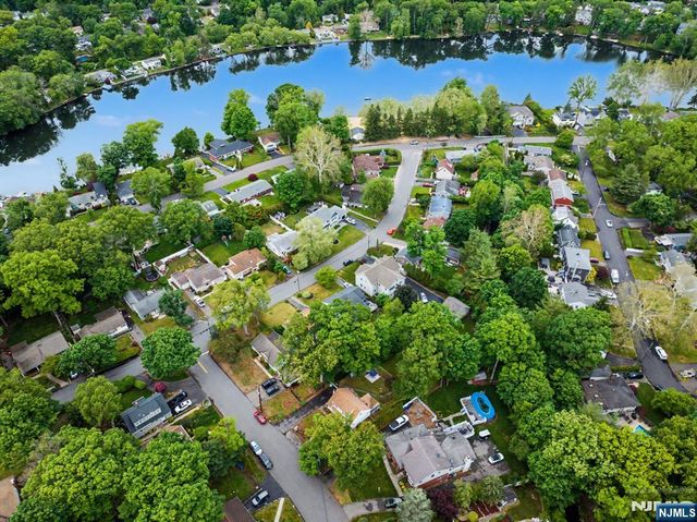 40 Dacotah Avenue, Oakland, NJ 07436