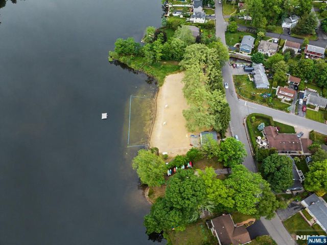 40 Dacotah Avenue, Oakland, NJ 07436