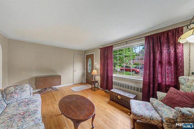 40 Dacotah Avenue, Oakland, NJ 07436