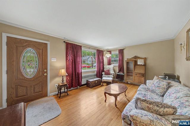 40 Dacotah Avenue, Oakland, NJ 07436