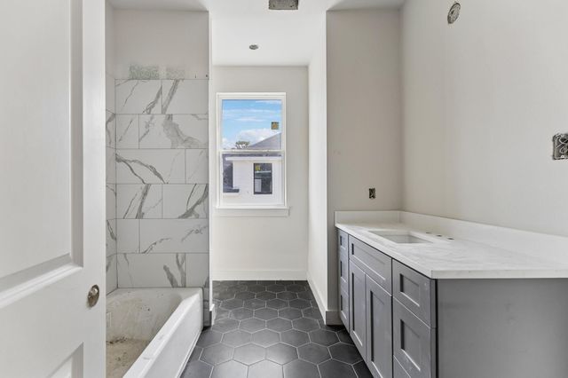 2029 Oak Forest Drive A-B, Houston, TX 77018