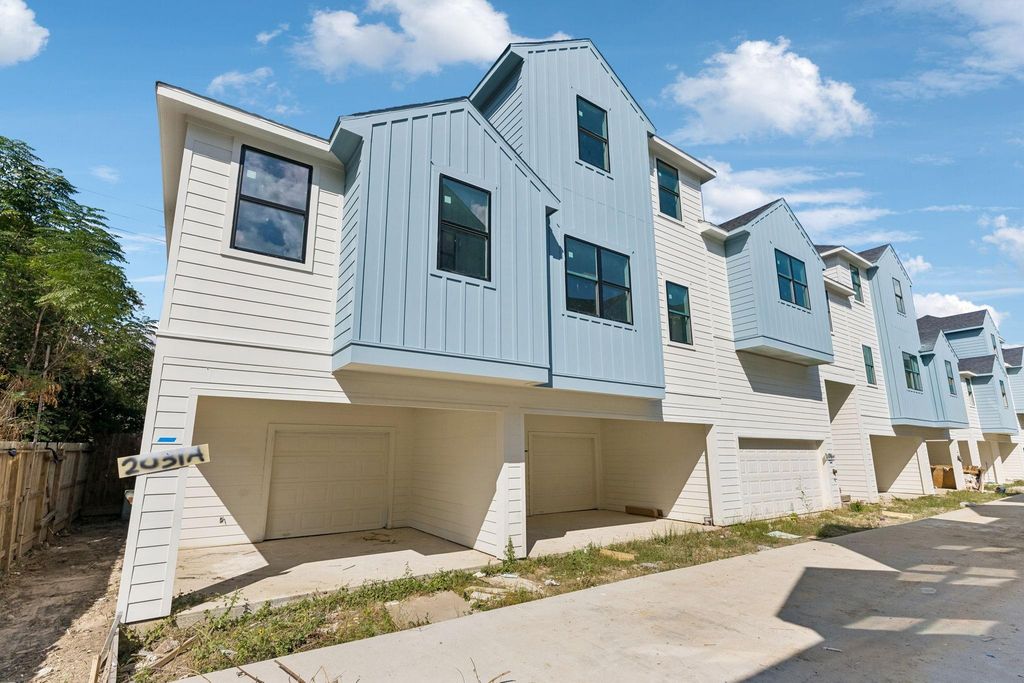 2029 Oak Forest Drive A-B, Houston, TX 77018