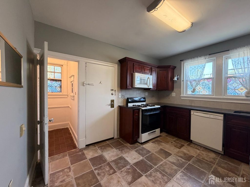 312 N 3rd Avenue, Highland Park, NJ 08904
