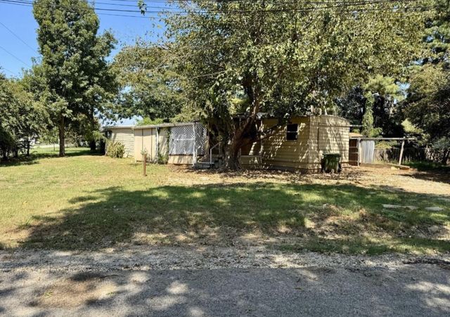 1623 Lands End Street, Granbury, TX 76048