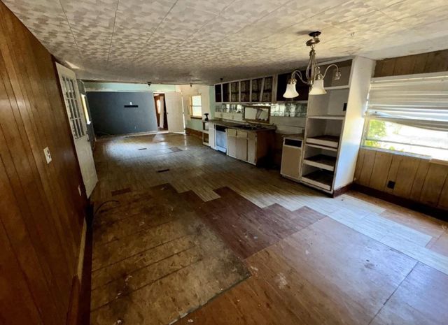 1623 Lands End Street, Granbury, TX 76048
