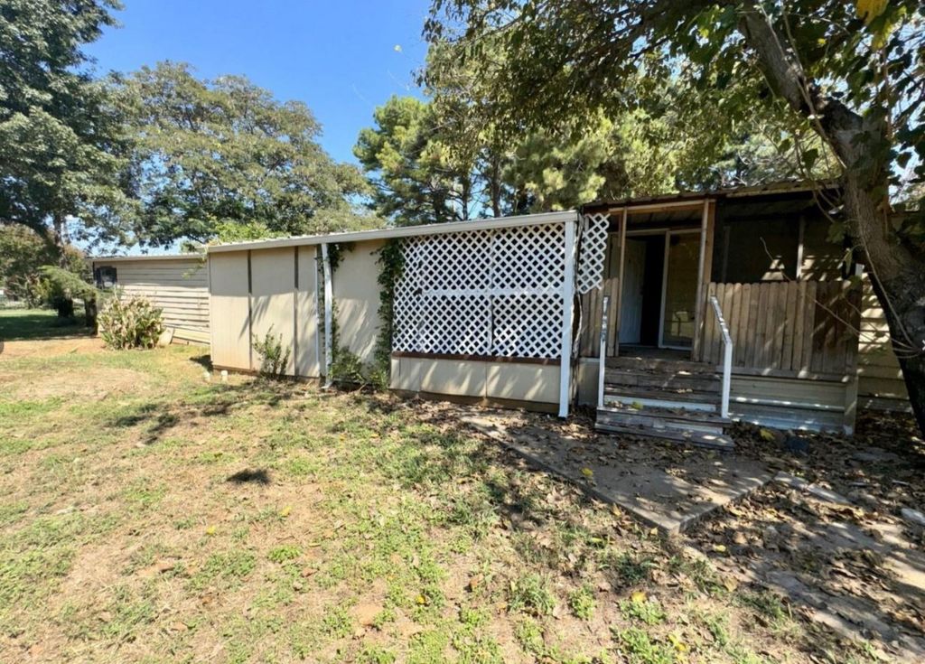 1623 Lands End Street, Granbury, TX 76048
