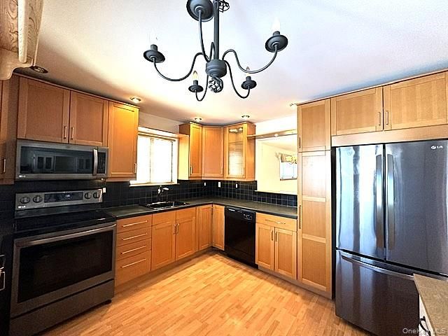 211 Falcon Court 211, Poughkeepsie, NY 12603