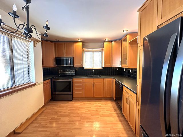 211 Falcon Court 211, Poughkeepsie, NY 12603