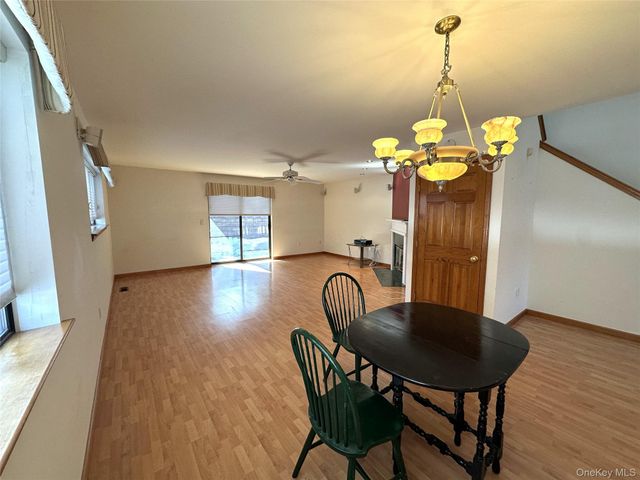 211 Falcon Court 211, Poughkeepsie, NY 12603