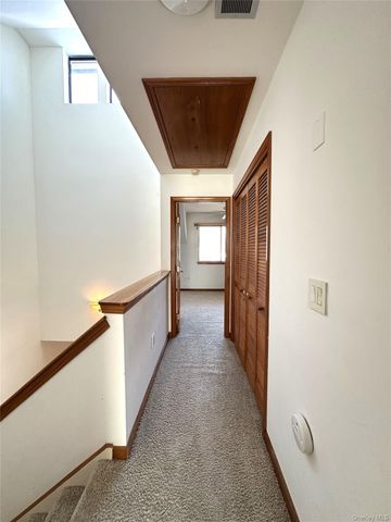 211 Falcon Court 211, Poughkeepsie, NY 12603