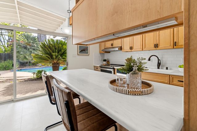 5720 River Oak Way, Carmichael, CA 95608