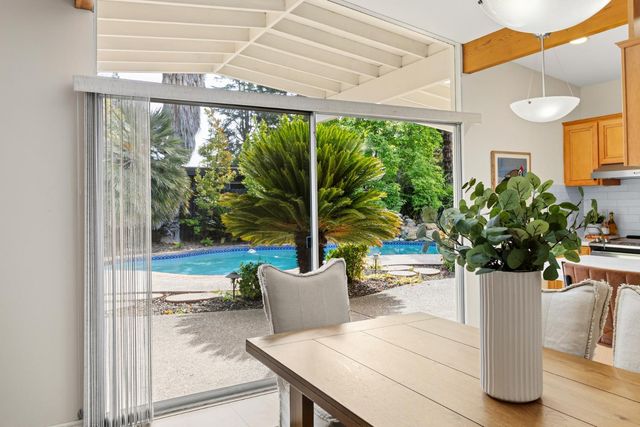 5720 River Oak Way, Carmichael, CA 95608