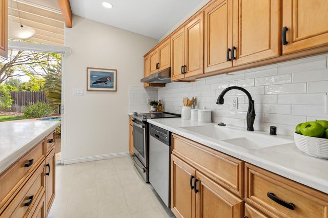 5720 River Oak Way, Carmichael, CA 95608