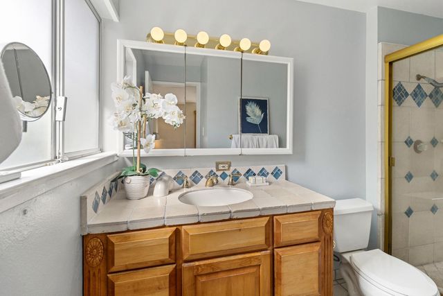 5720 River Oak Way, Carmichael, CA 95608