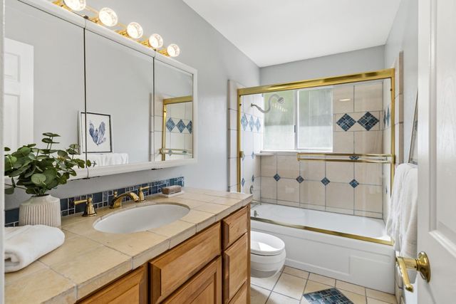 5720 River Oak Way, Carmichael, CA 95608