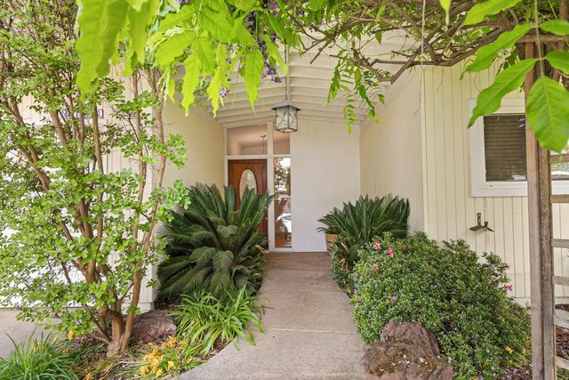 5720 River Oak Way, Carmichael, CA 95608