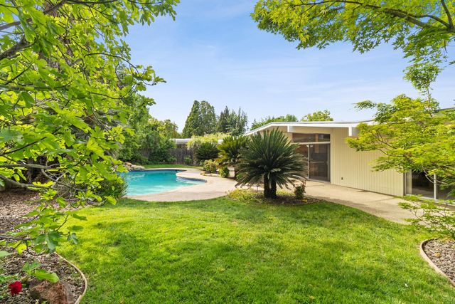 5720 River Oak Way, Carmichael, CA 95608