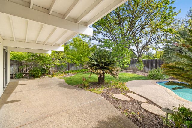 5720 River Oak Way, Carmichael, CA 95608