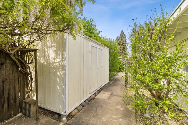 5720 River Oak Way, Carmichael, CA 95608