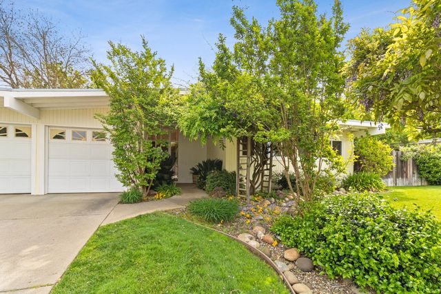 5720 River Oak Way, Carmichael, CA 95608