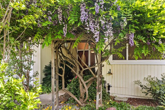 5720 River Oak Way, Carmichael, CA 95608