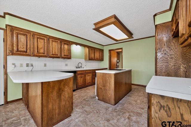 1111 Hillside Drive, Athens, TX 75751