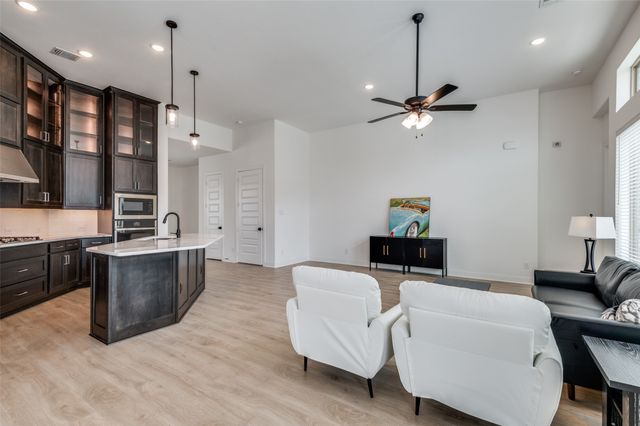 4800 Prairie Crest Lane, Arlington, TX 76005