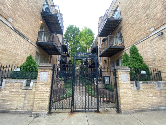 2243 N Lincoln Avenue 2A, Chicago, IL 60614