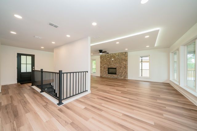 276 Hillshore Cir, Longview, TX 75605