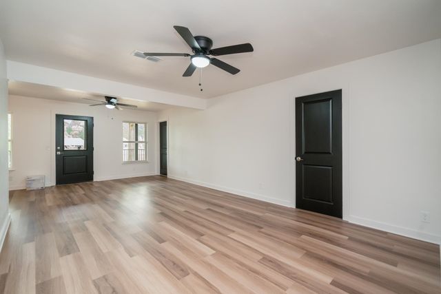 276 Hillshore Cir, Longview, TX 75605