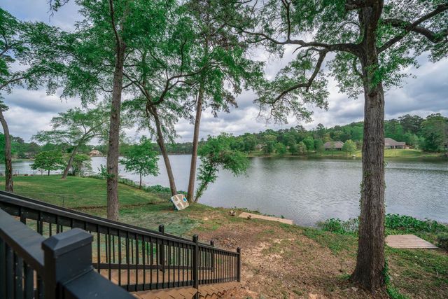 276 Hillshore Cir, Longview, TX 75605