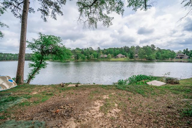 276 Hillshore Cir, Longview, TX 75605
