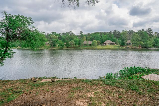 276 Hillshore Cir, Longview, TX 75605