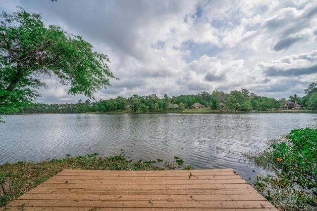 276 Hillshore Cir, Longview, TX 75605