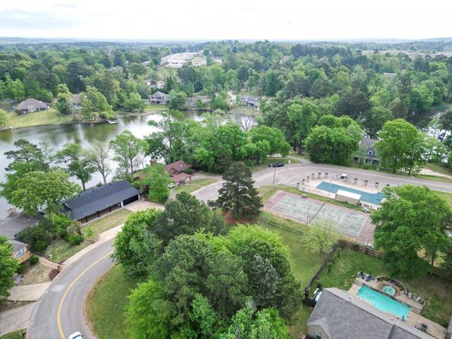 276 Hillshore Cir, Longview, TX 75605