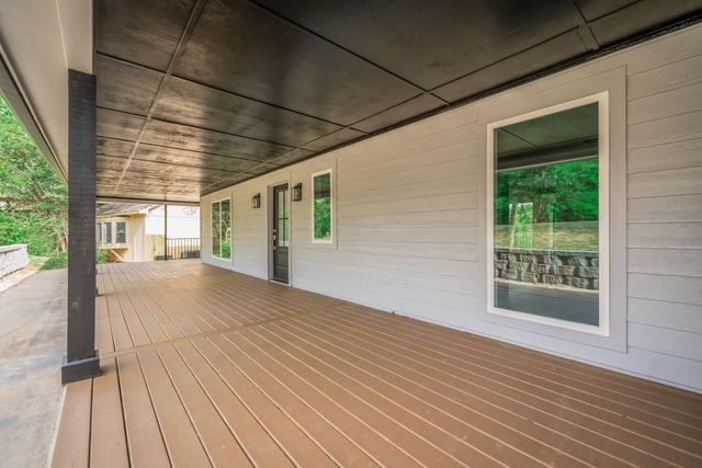 276 Hillshore Cir, Longview, TX 75605