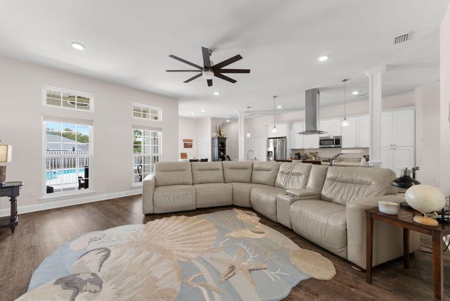 1107 N College Boulevard, Lynn Haven, FL 32444