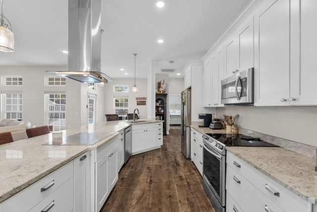 1107 N College Boulevard, Lynn Haven, FL 32444