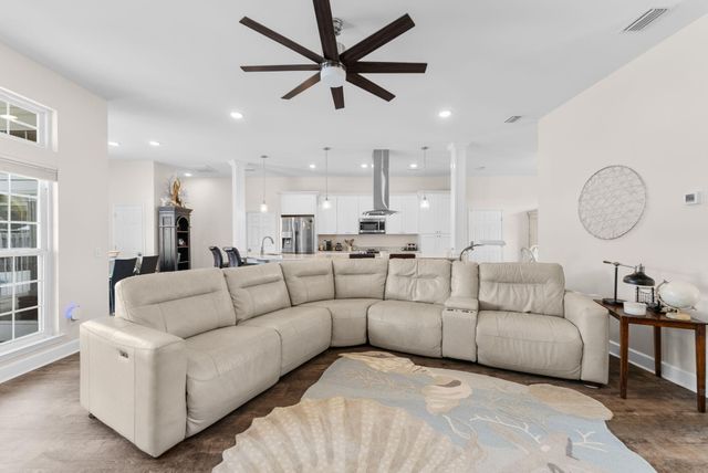 1107 N College Boulevard, Lynn Haven, FL 32444