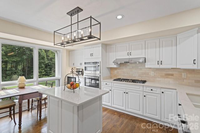 128 Broadmoor Drive, Flat Rock, NC 28731