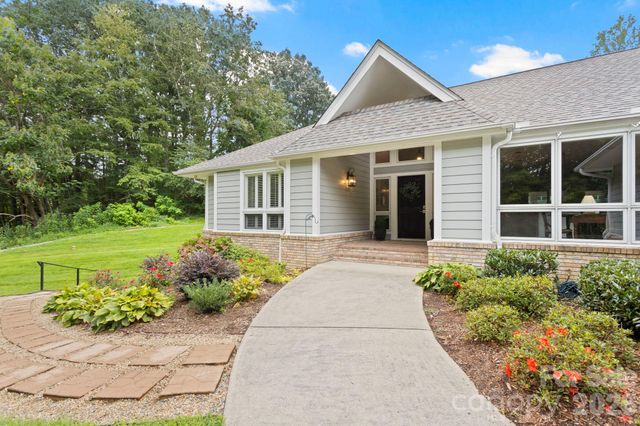 128 Broadmoor Drive, Flat Rock, NC 28731