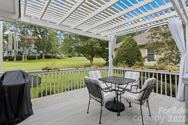 128 Broadmoor Drive, Flat Rock, NC 28731