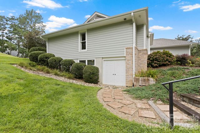 128 Broadmoor Drive, Flat Rock, NC 28731