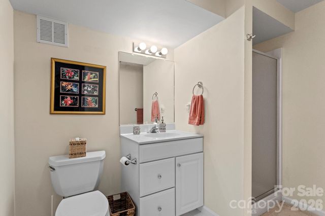 128 Broadmoor Drive, Flat Rock, NC 28731