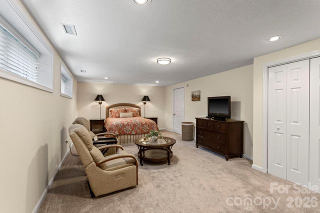 128 Broadmoor Drive, Flat Rock, NC 28731