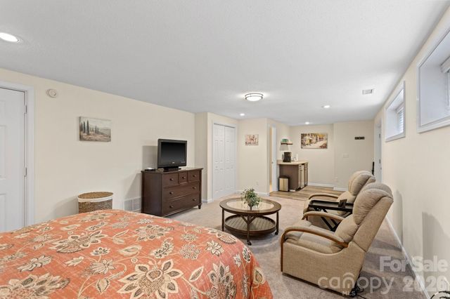 128 Broadmoor Drive, Flat Rock, NC 28731